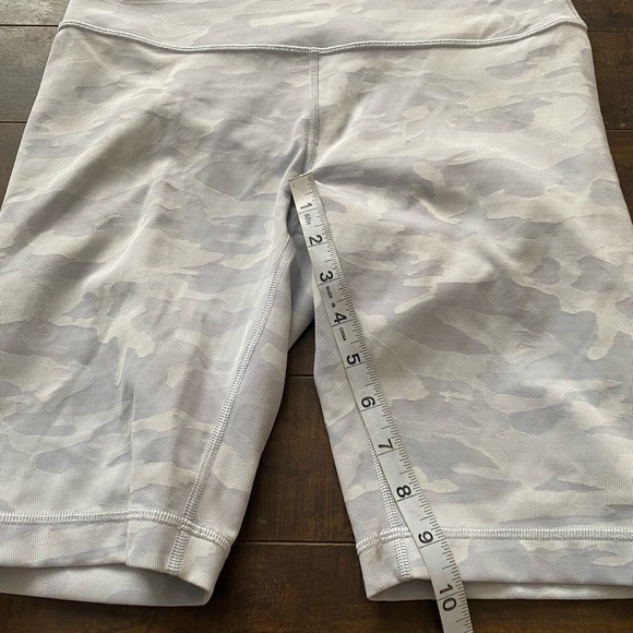 Lululemon Wunder Under High rise shorts - Picture 7 of 10